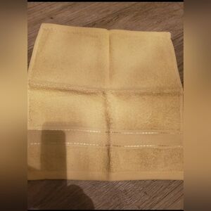 Wash Cloths 100% ECO Cotton Yellow Qty 4 Face Towel Cloths Home Bath New No Tags